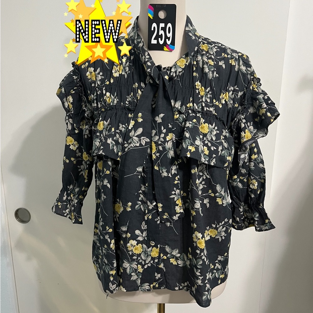 NWOT. Blouse #259